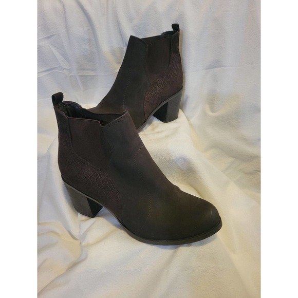 Boots women size 9
